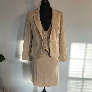 Woman’s New York & Co. Tan suit 3pcs